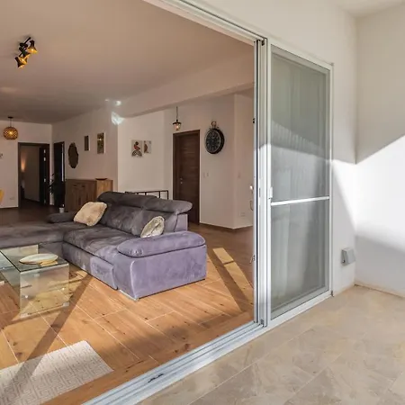 Sf Homes - Highly Finished & Spacious In Malta Apartment *